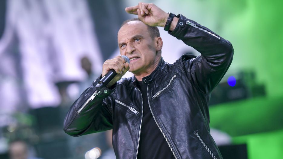Paweł Kukiz na scenie w Opolu w 2019 r.