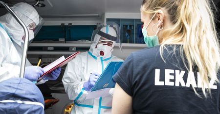 Nie żyją 132 osoby. Liczba nowych zakażeń przeraża. Raport dla Polski z piątku