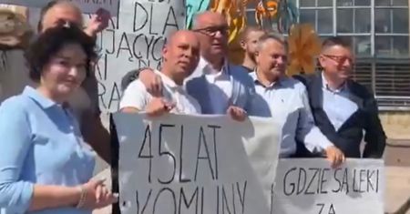 Protestowali wobec Lewicy. Czarzasty zdumiał gestem