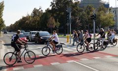 Dramatyczny finał kolizji rowerzystów. Mężczyzna pobił dziecko