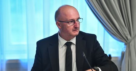 Afera wizowa. "Wawrzyk będzie jedną z pierwszych osób przed komisją"
