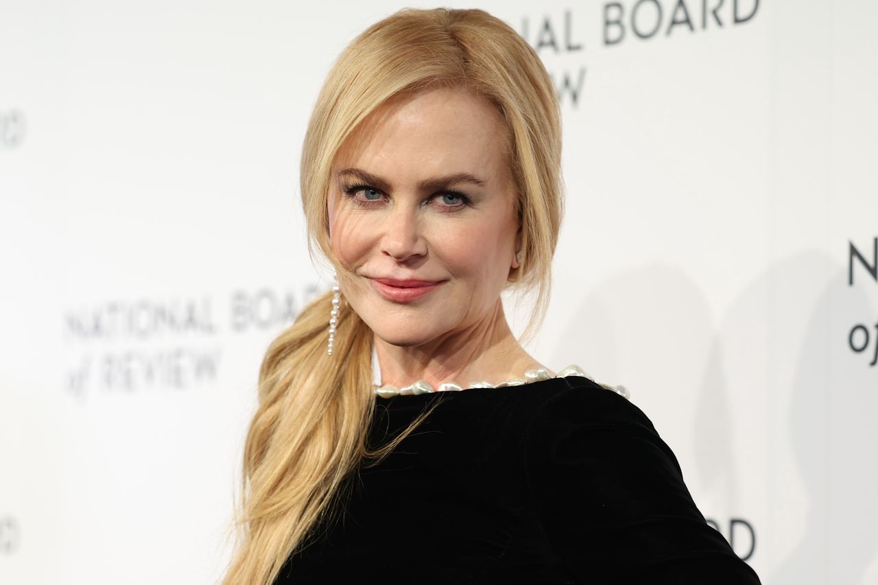 Nicole Kidman dazzles with stunning look at film awards