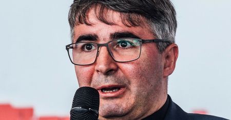 Młodzież ma dość religii w szkole. Ksiądz odpowiada