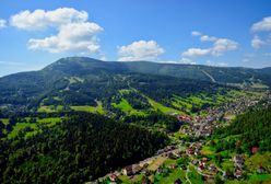 Beskidy. Upalny weekend w górach. Turystów sporo