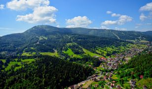 Beskidy. Upalny weekend w górach. Turystów sporo