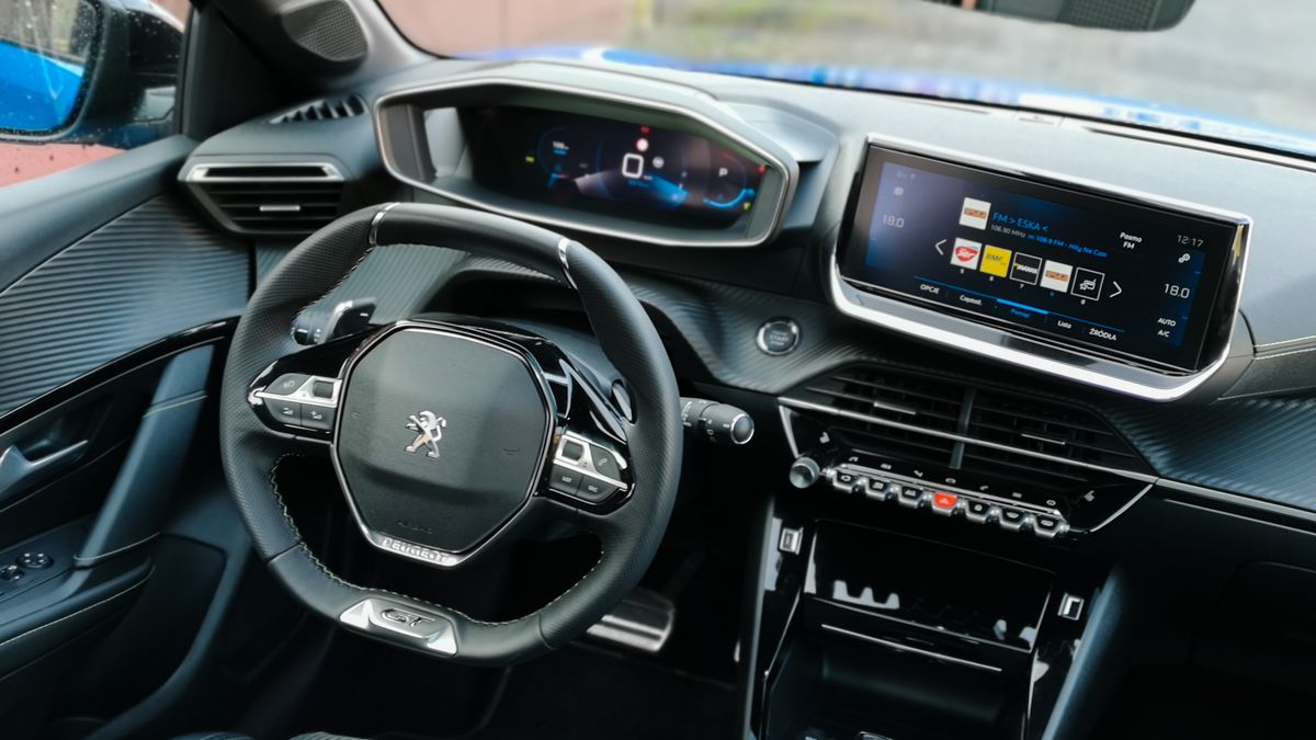 Peugeot 208 GT Line: wirtualne zegary 3D oraz obsługa systemu 1