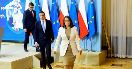 Rośnie armia urzędników. Ministerstwa zatrudniają i wydają coraz więcej na pensje