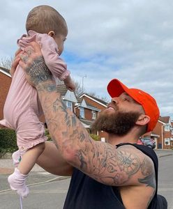 Ashley Cain przekazał bardzo smutne wieści. Zmarła jego 8-miesięczna córeczka