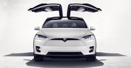 A tak Tesla mówi „wesołych świąt!”