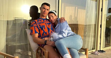 Powodzi się. Za tyle Ronaldo kupił ukochanej zegarek na urodziny