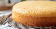 Już nie piekę zwykłych biszkoptów. Stawiam na miodowy, bo jest wilgotniejszy