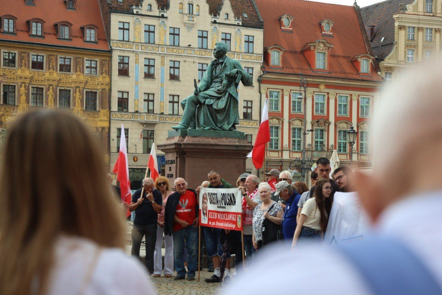 Protest przeciwko „germanizacji Wrocławia”. Była pikieta i zbiórka podpisów. Jednym z postulatów jest… zmiana nazwy Hali Stulecia