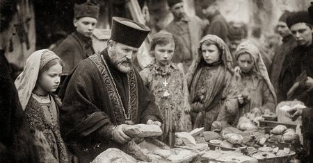 Magia 6 grudnia w Poznaniu. Skąd w stolicy Wielkopolski wzięła się tradycja Mikołajek?