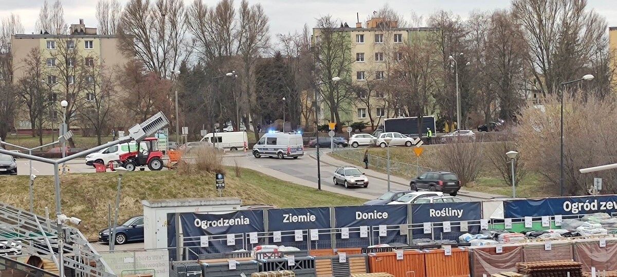 Kierujący oplem potrącił mężczyznę na hulajnodze