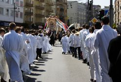 Obostrzenia. Co z komuniami? Ważna informacja od rzecznika rządu Piotra Müllera