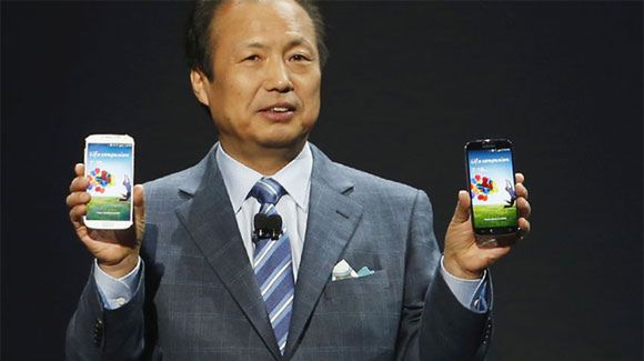 Galaxy S4 już u 40 milionów użytkowników. Co z datą premiery Galaxy S5 i... plastikiem?