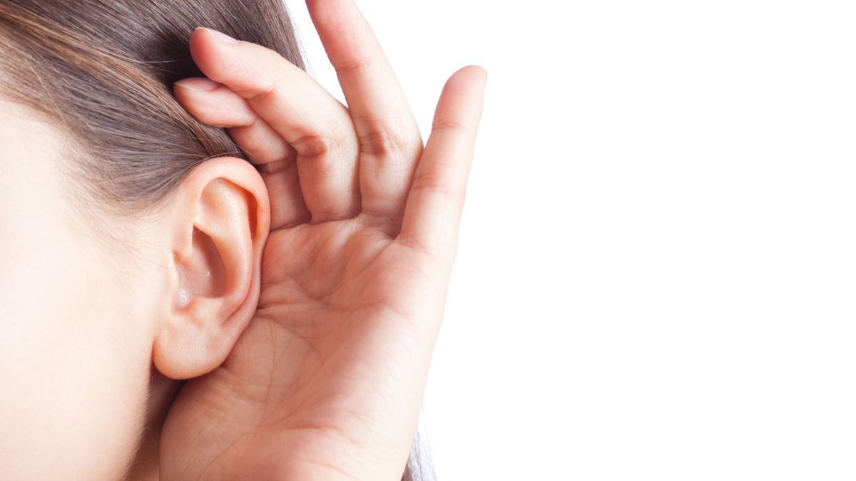 Czyszczenie uszu to temat, który powinny zgłębić zwłaszcza osoby, które zmagają się z nadprodukcją woskowiny.