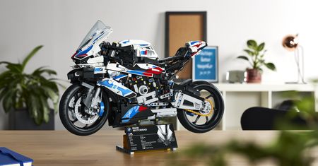 Zabawka dla wszystkich fanów motocykli. BMW M 1000 RR z klocków Lego