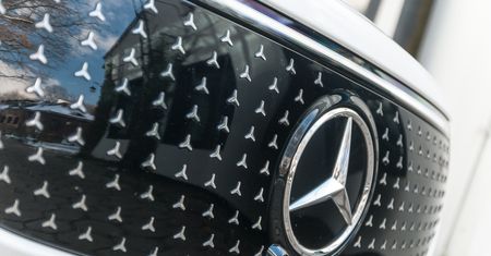 Ustawieni do końca życia. Gigantyczne odprawy w Mercedesie