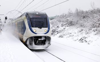 Chaos na kolei, setki odwołanych lotów. Atak zimy w Holandii