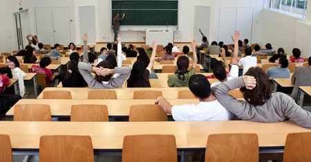 Studia bez sensu. Poziom i nadprodukcja dyplomów [Opinia]