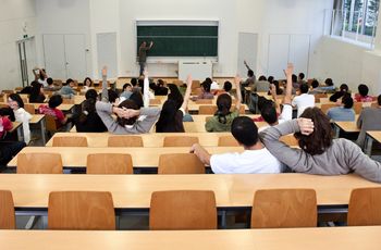Studia bez sensu. Poziom i nadprodukcja dyplomów [Opinia]
