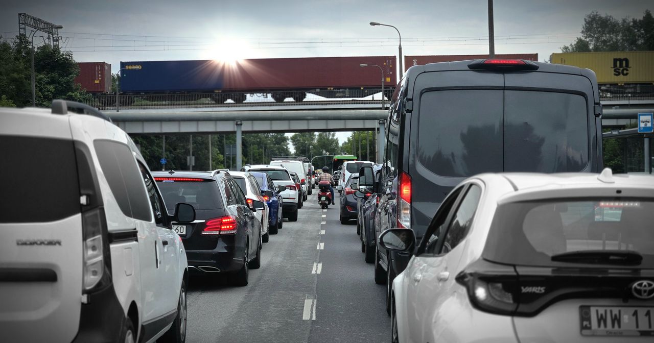Parkowanie w Poznaniu droższe niż obiad. Miasto łata dziury budżetowe kieszeniami kierowców
