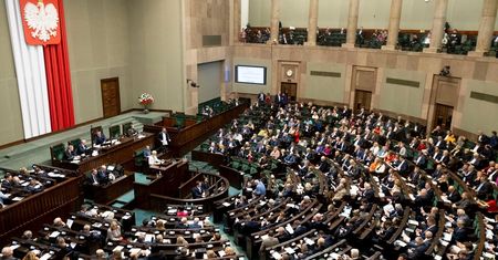 Wigilia wolna od pracy i dodatkowa niedziela handlowa w grudniu. Sejm zdecydował