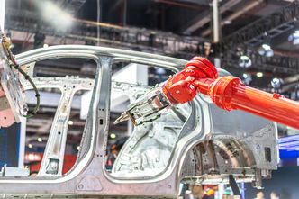 Zakaz rejestracji aut spalinowych staje się faktem. "Koncerny motoryzacyjne będą musiały przestawić wajchę"