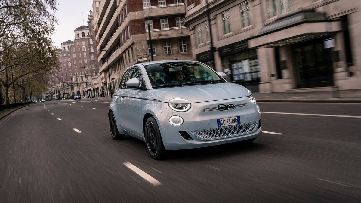 Fiat 500 La Prima kosztuje zauważalnie więcej od bazowego wydania.