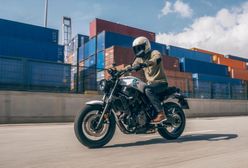 Yamaha odświeżyła model XSR700. Ma bardziej ekologiczny napęd i sporo gadżetów