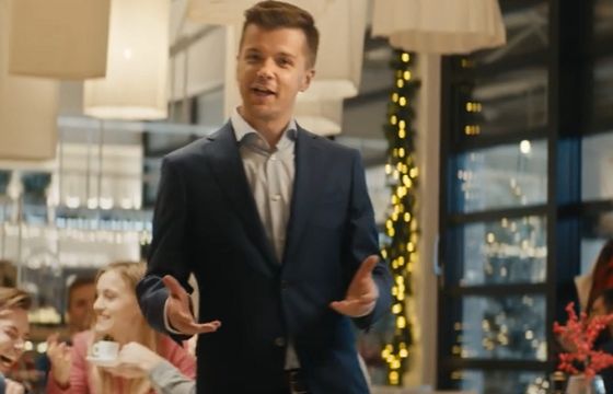 Radosław Kotarski w pizzerii promuje aplikację mobilną Banku Millennium (wideo)