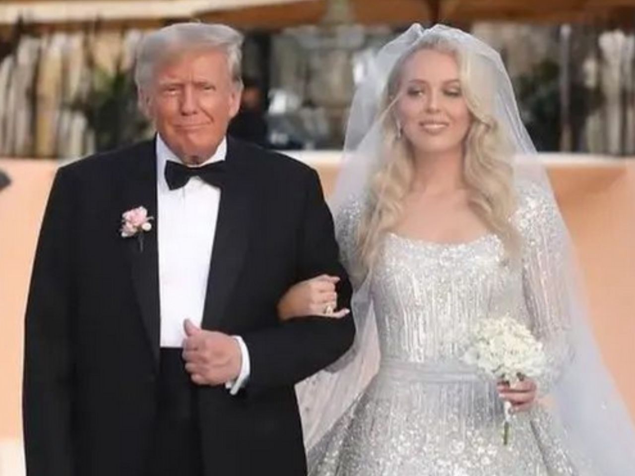 Córka Trumpa wzięła ślub. Tylko ona mogła zdecydować się na taką suknię