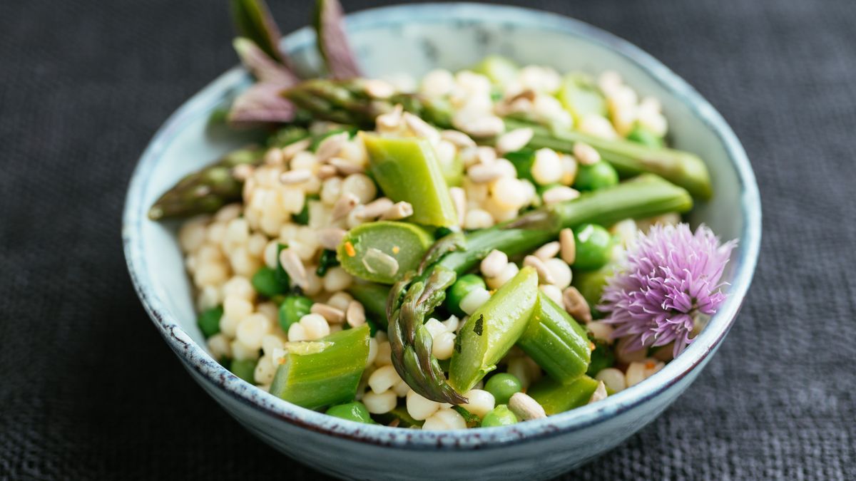 Kuskus perłowy ze szparagami