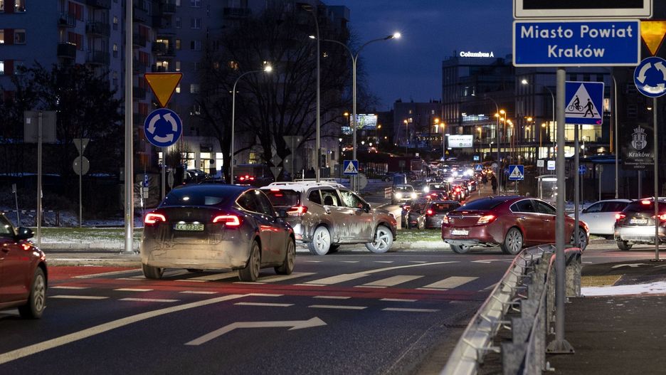 Zakorkowany zjazd z obwodnicy Krakowa w kierunku Nowej Huty