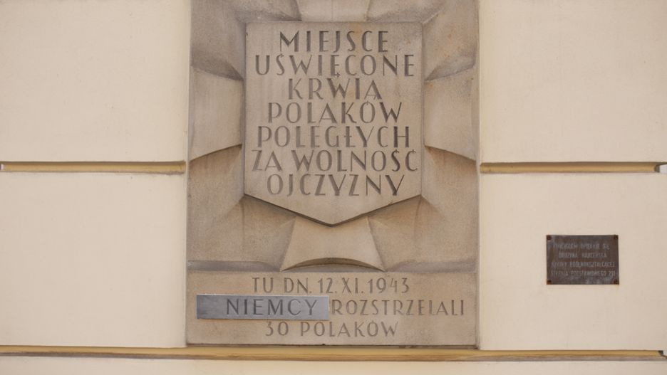 Warszawa. Zniszczone tablice
