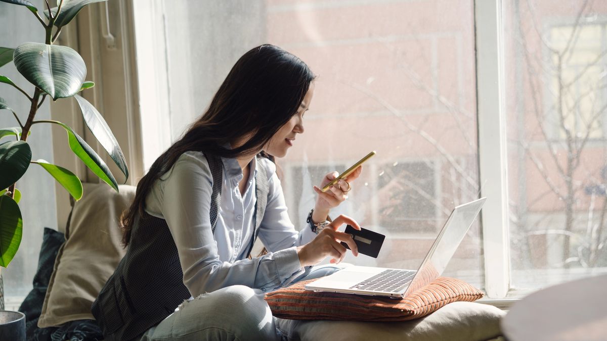 Zakupy w sieci nie zawsze oznaczają zadowolenie z otrzymanego towaru, dlatego warto znać swoje prawa konsumenckie i wiedzieć, kiedy można zwrócić zakupiony przedmiot.