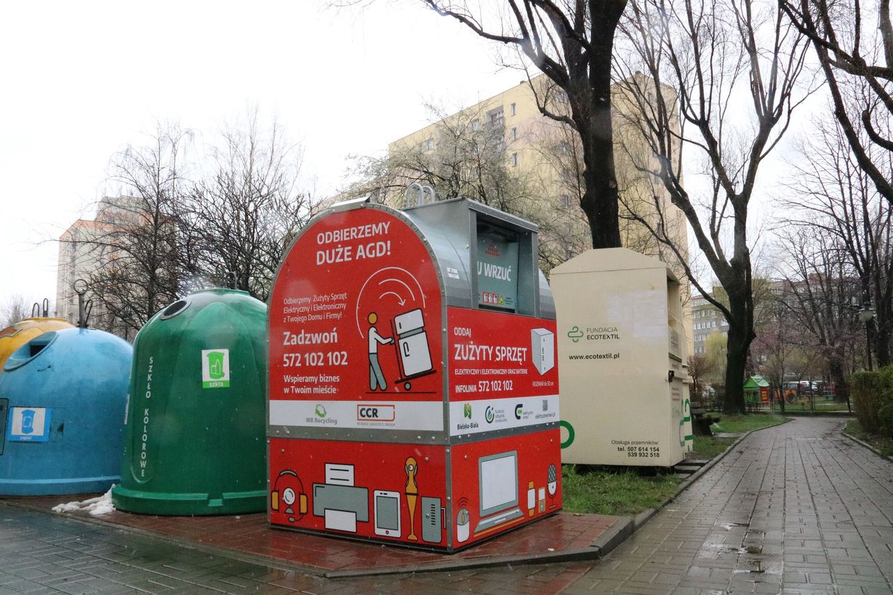 Śląskie. Charakterystyczne pojemniki na elektroodpady pojawiły się w 20 lokalizacjach na terenie Bielska-Białej. 