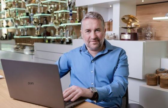 LG wprowadza ultrabooki LG gram w cenie od 5199 do 7299 zł. Rafał Sonik ambasadorem nowej serii