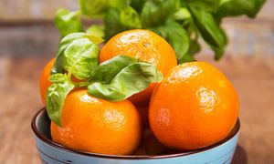 Miksuję skórki pomarańczowe z bazylią. Sprawdzi się nie tylko w kuchni