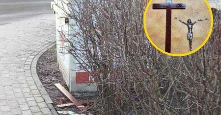 Kibole ukradli krzyż z kościoła i chodzili z nim po mieście. Finał sprawy