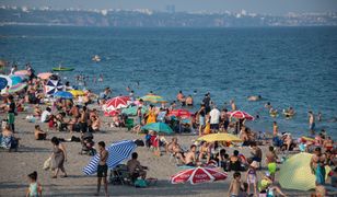 Setki tysięcy Rosjan na wakacjach. "Nie wszędzie są mile widziani"