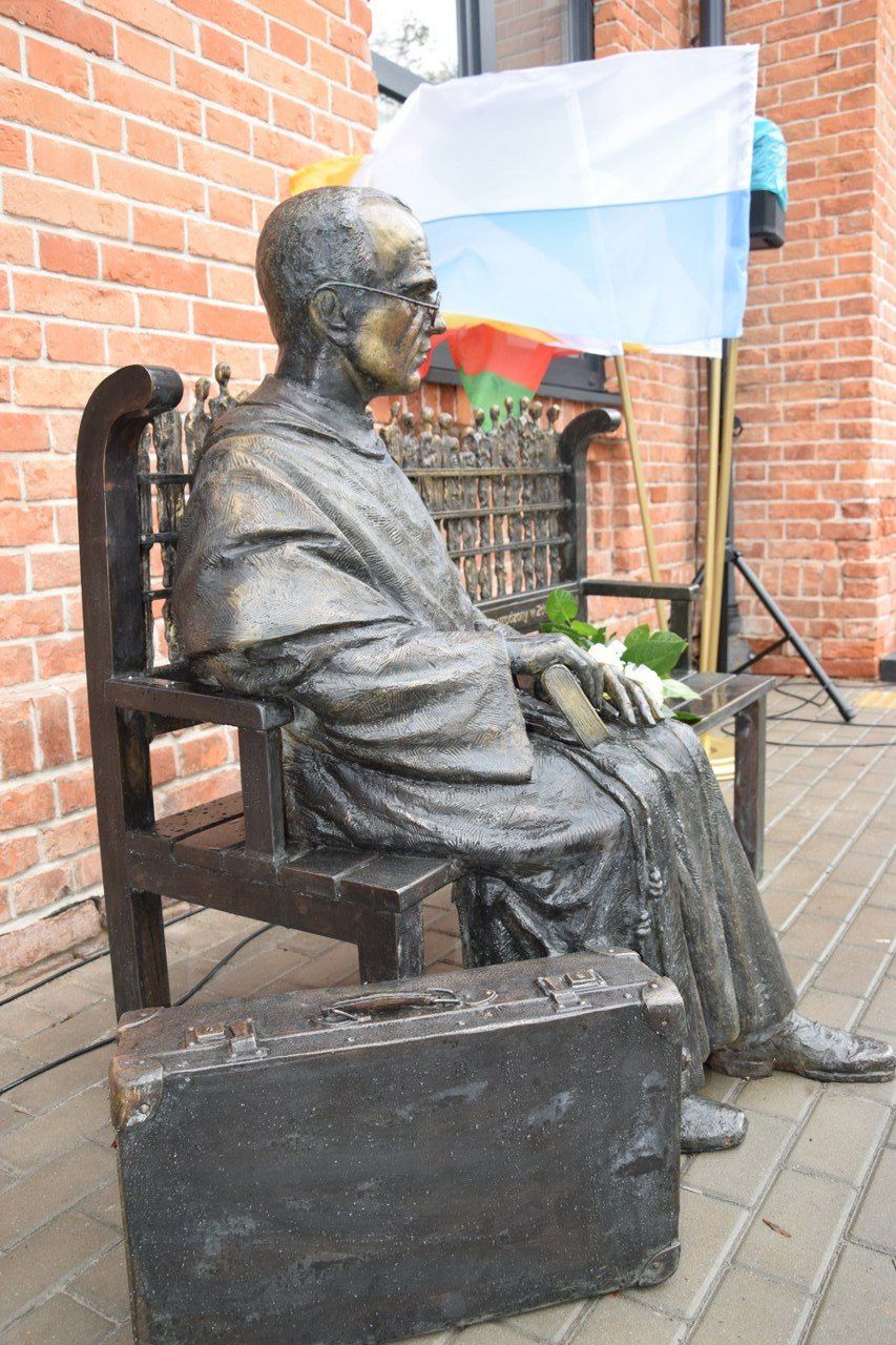 Patron Zduńskiej Woli święty Maksymilian ma swoją ławeczkę w rodzinnym mieście