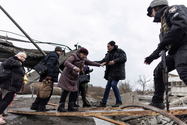 Ewakuacja Irpienia w obwodzie kijowskim. 7 marca 2022 roku.