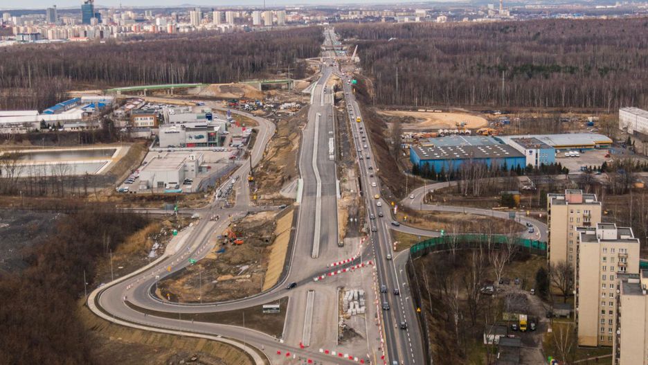 Katowice. Zmiana organizacji ruchu na  przebudowywanych skrzyżowaniu dwóch dróg krajowych.