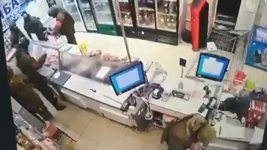 Rosyjscy żołnierze plądrują sklepy