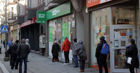 Godziny dla seniorów w bankach. Są już pierwsze decyzje