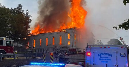 USA. Piorun uderzył w kościelną iglicę. Świątynia stanęła w płomieniach