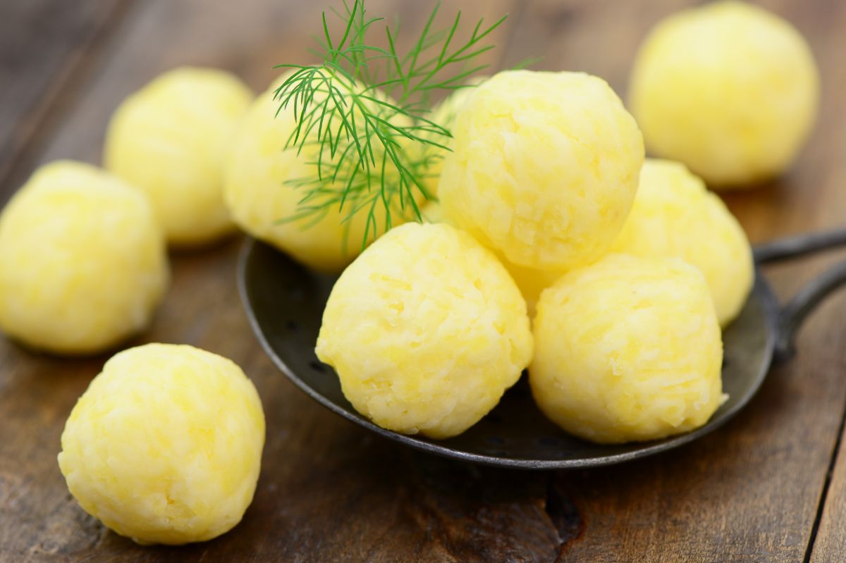 Czesi zamiast wyrzucać, robią z niego knedliki. Wychodzą mięciutkie jak poduszeczki