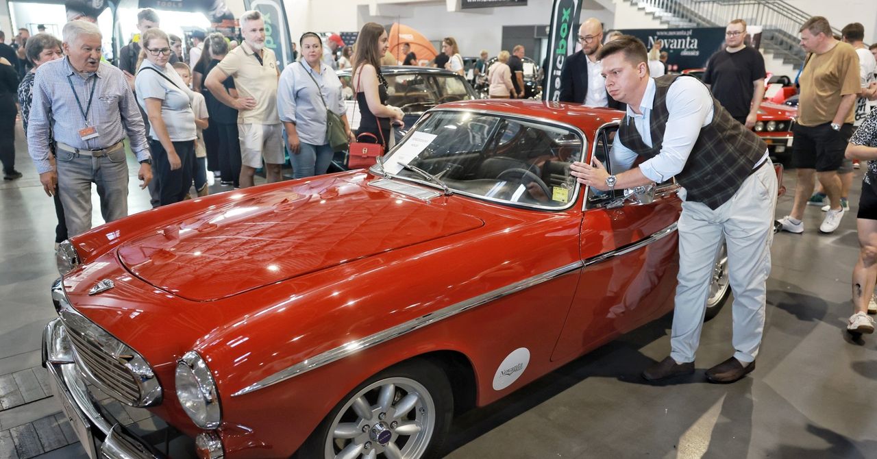 Poznań: Trwa Retro Motor Show 2025. Perełki motoryzacji znów na MTP.